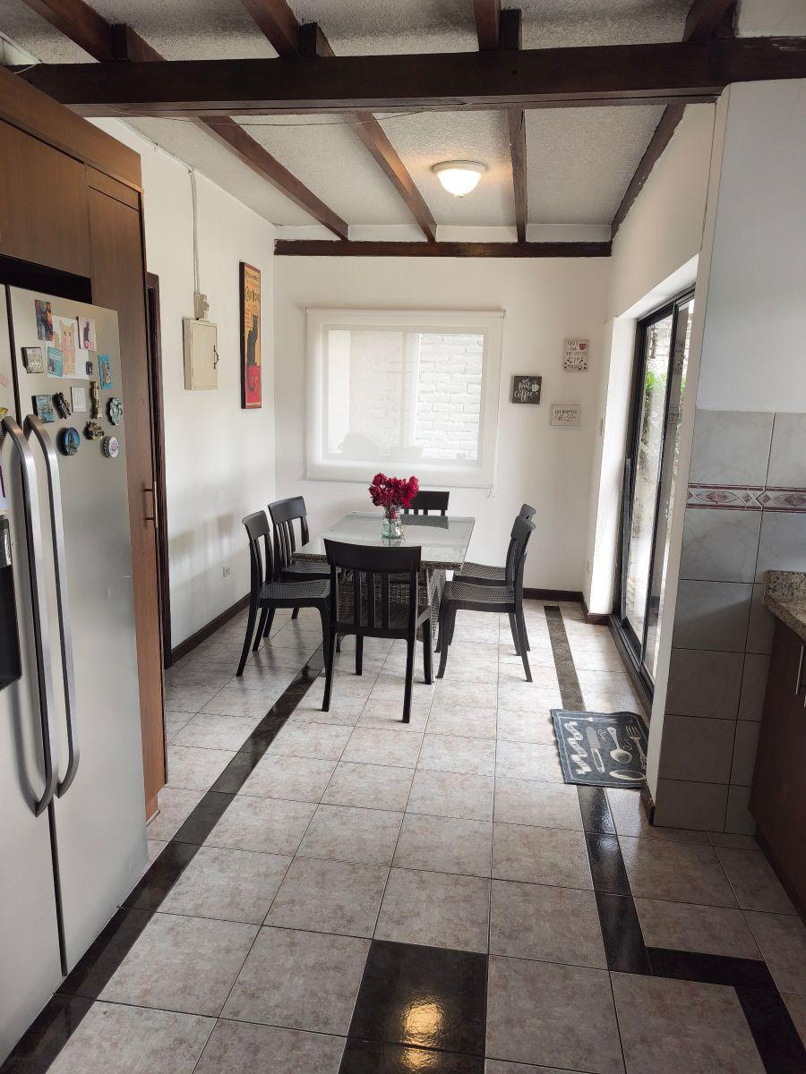 Casa en Venta Dentro de Urbanización Residencial con Amplio Terreno y Excelente Distribución — imagen 5