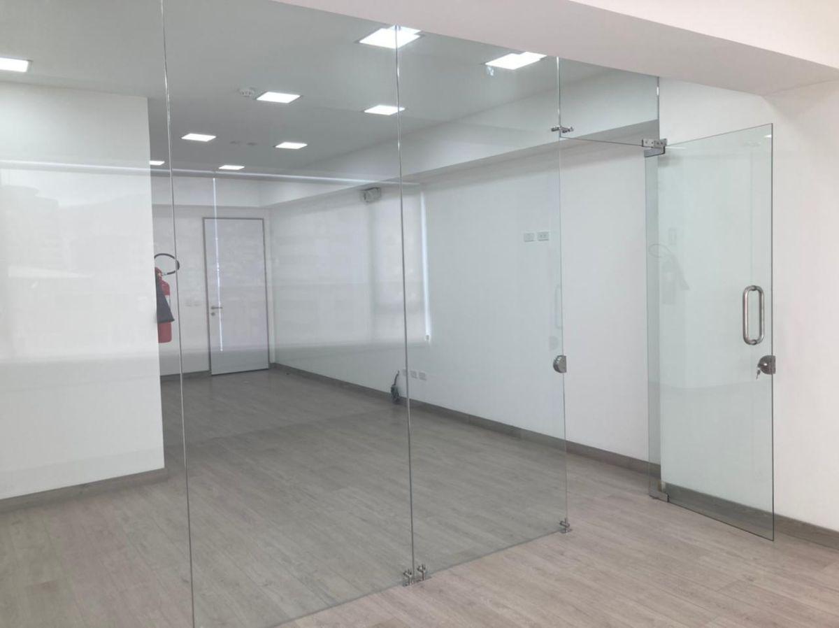 Oficina Venta 49 m² con Parqueadero – La Carolina — imagen 3