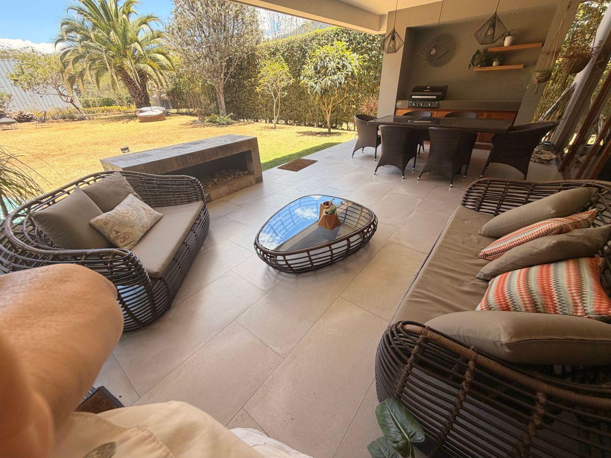 Vendo o Rento Espectacular Casa, Lujo Moderna, Terreno 770 m², Construcción 305 m² Nayón Urbanización — imagen 9