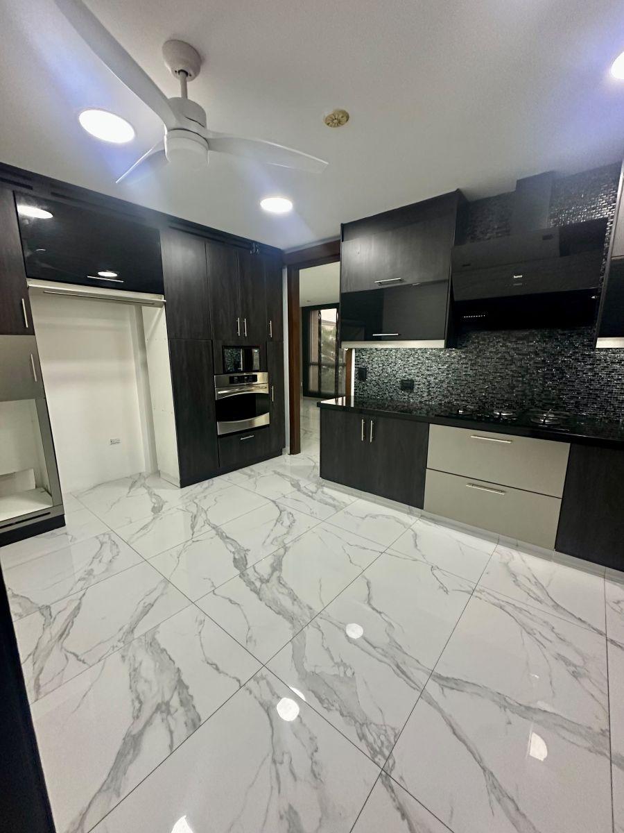 Departamento de Lujo Full Remodeladon en Venta Km 4 Samborondon!, Guayas — imagen 8