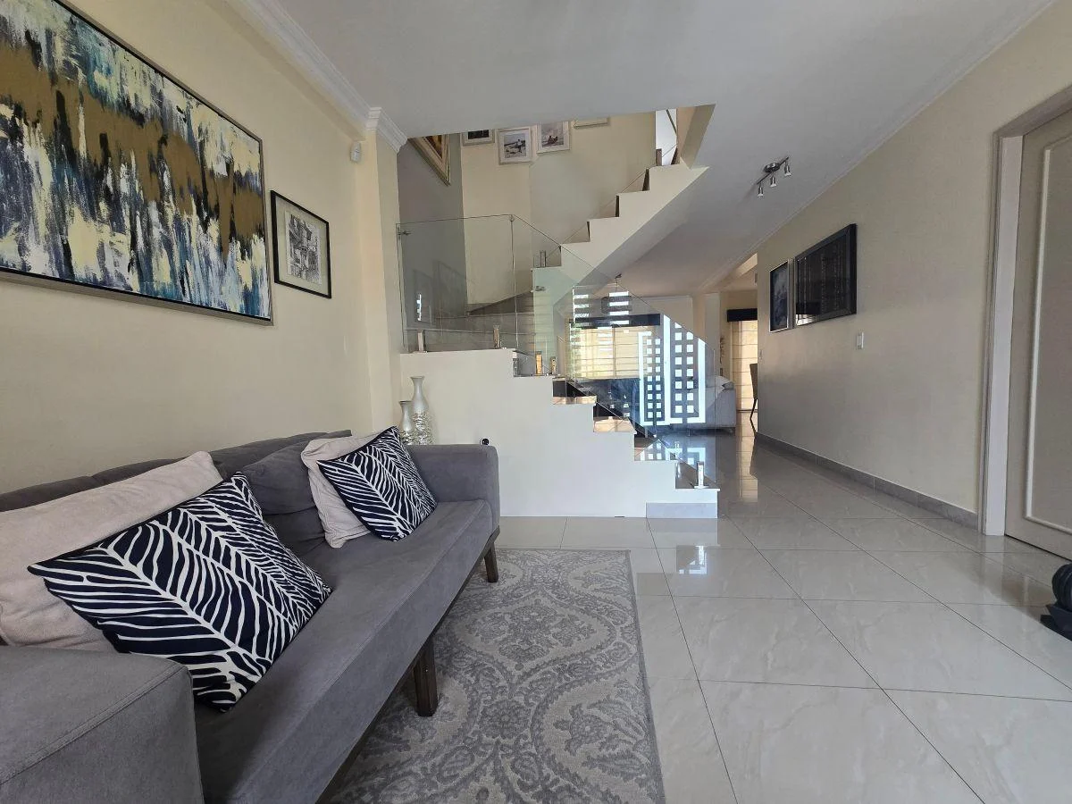 Venta de Hermosa y Remodelada Casa en Villa Club, Guayas — imagen 9
