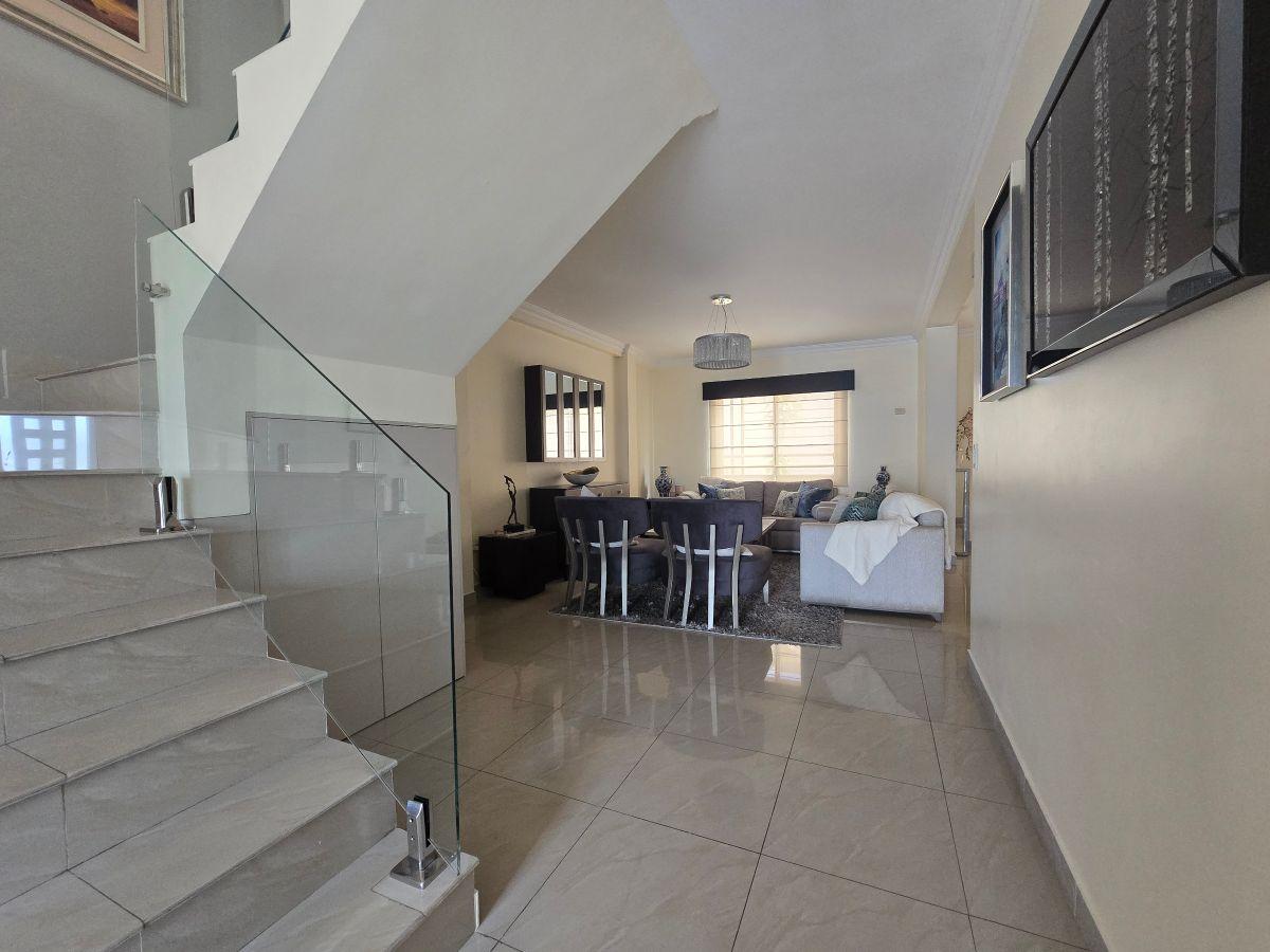Venta de Hermosa y Remodelada Casa en Villa Club, Guayas — imagen 8