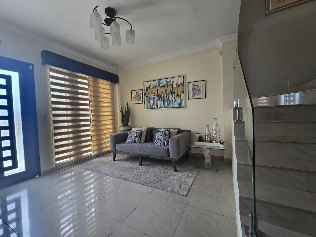 Venta de Hermosa y Remodelada Casa en Villa Club, Guayas — imagen 6