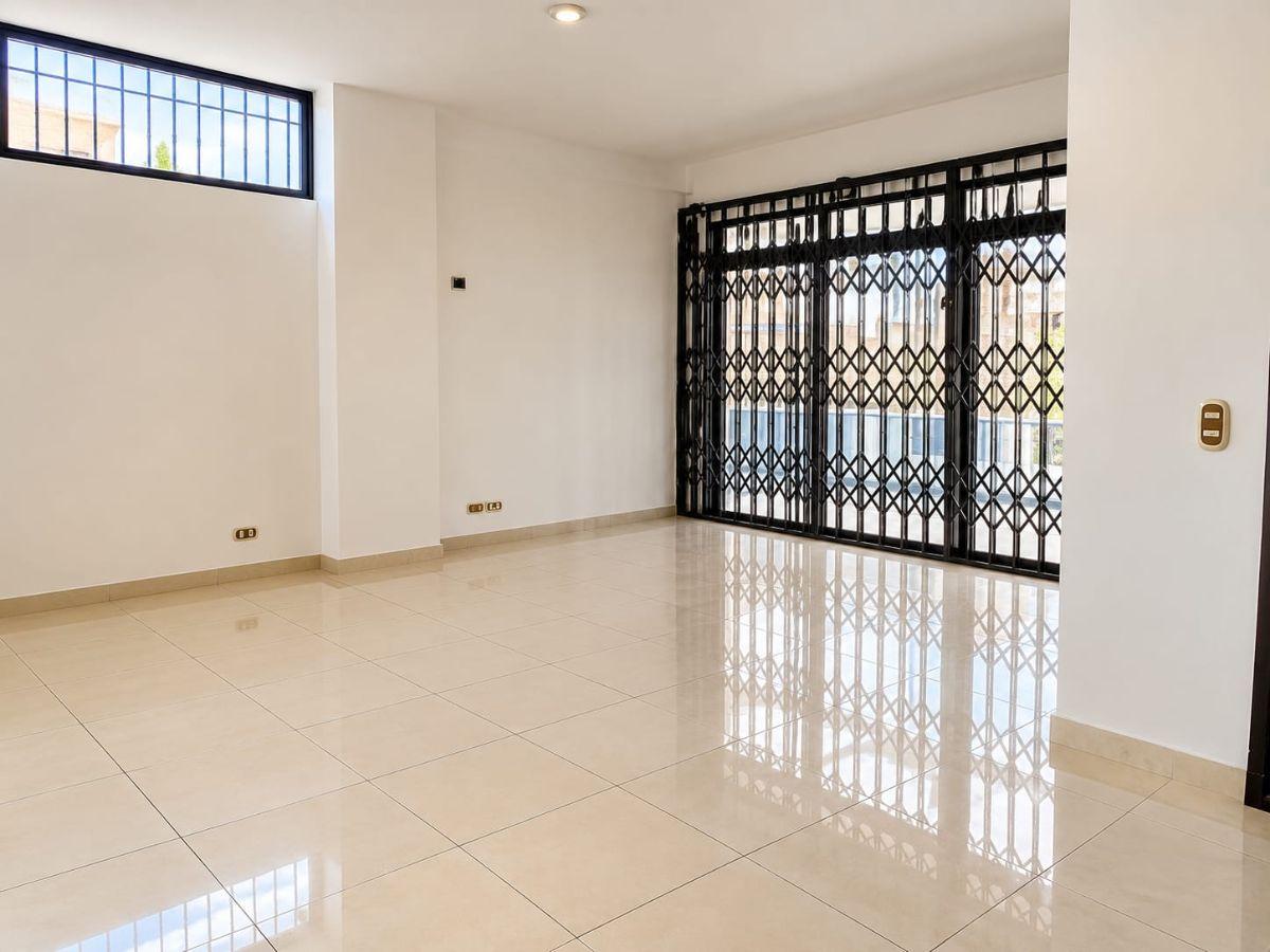 Edificio Multifamiliar Rentera de 3 Pisos Mas Terraza en La Cumbre Ceibos de 600 m², Guayas — imagen 4