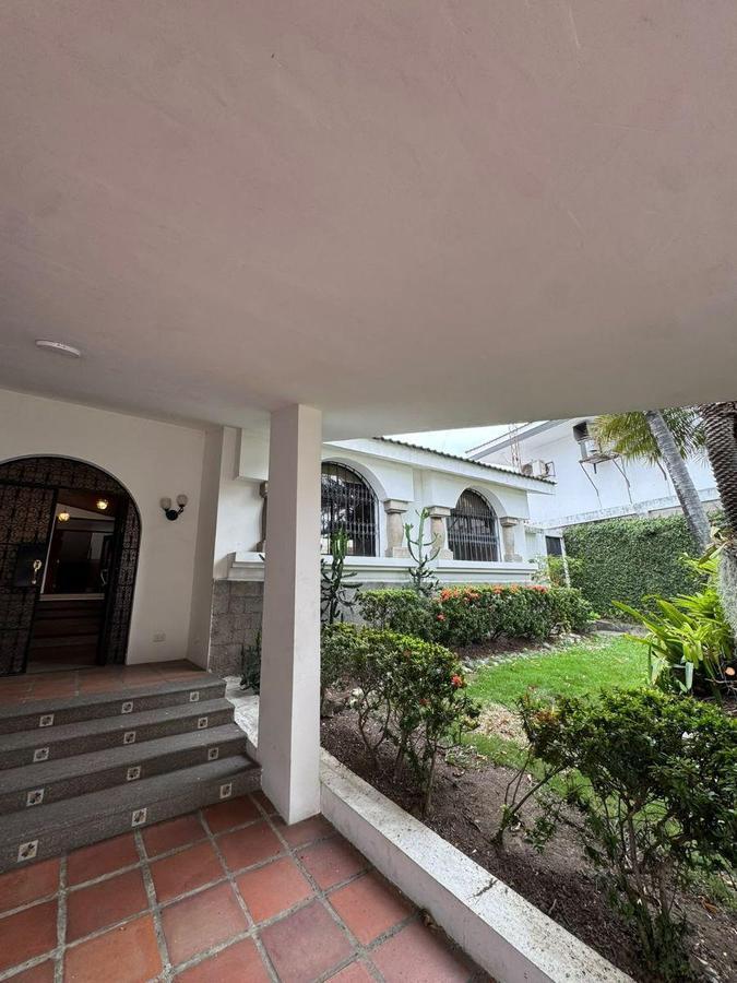 Casa de Venta en Los Parques – 4 Dorm., Piscina y Suite Independiente, Guayas — imagen 9