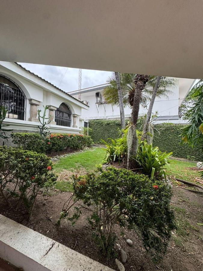 Casa de Venta en Los Parques – 4 Dorm., Piscina y Suite Independiente, Guayas — imagen 8