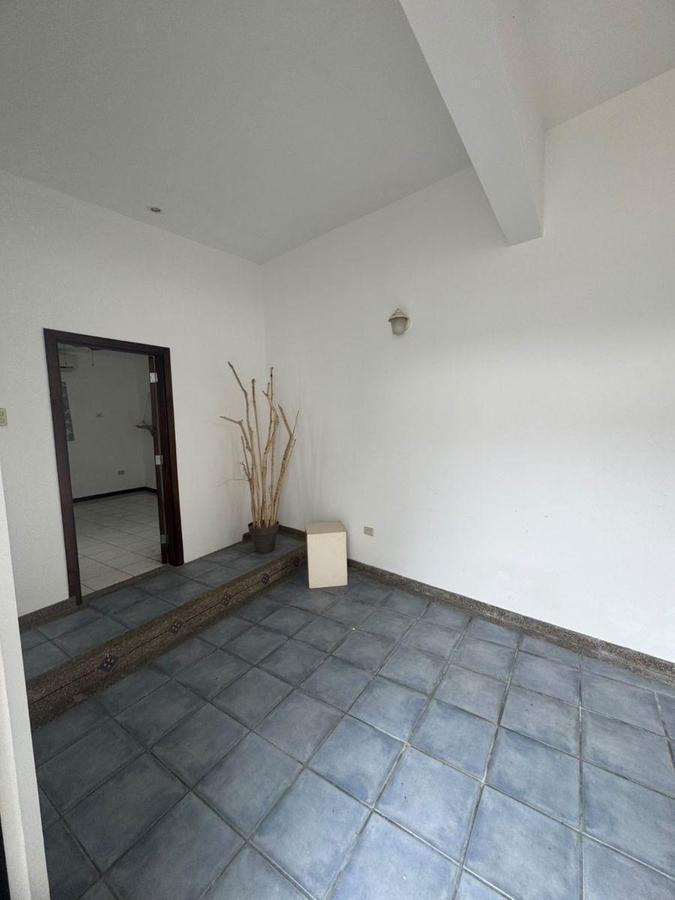Casa de Venta en Los Parques – 4 Dorm., Piscina y Suite Independiente, Guayas — imagen 4