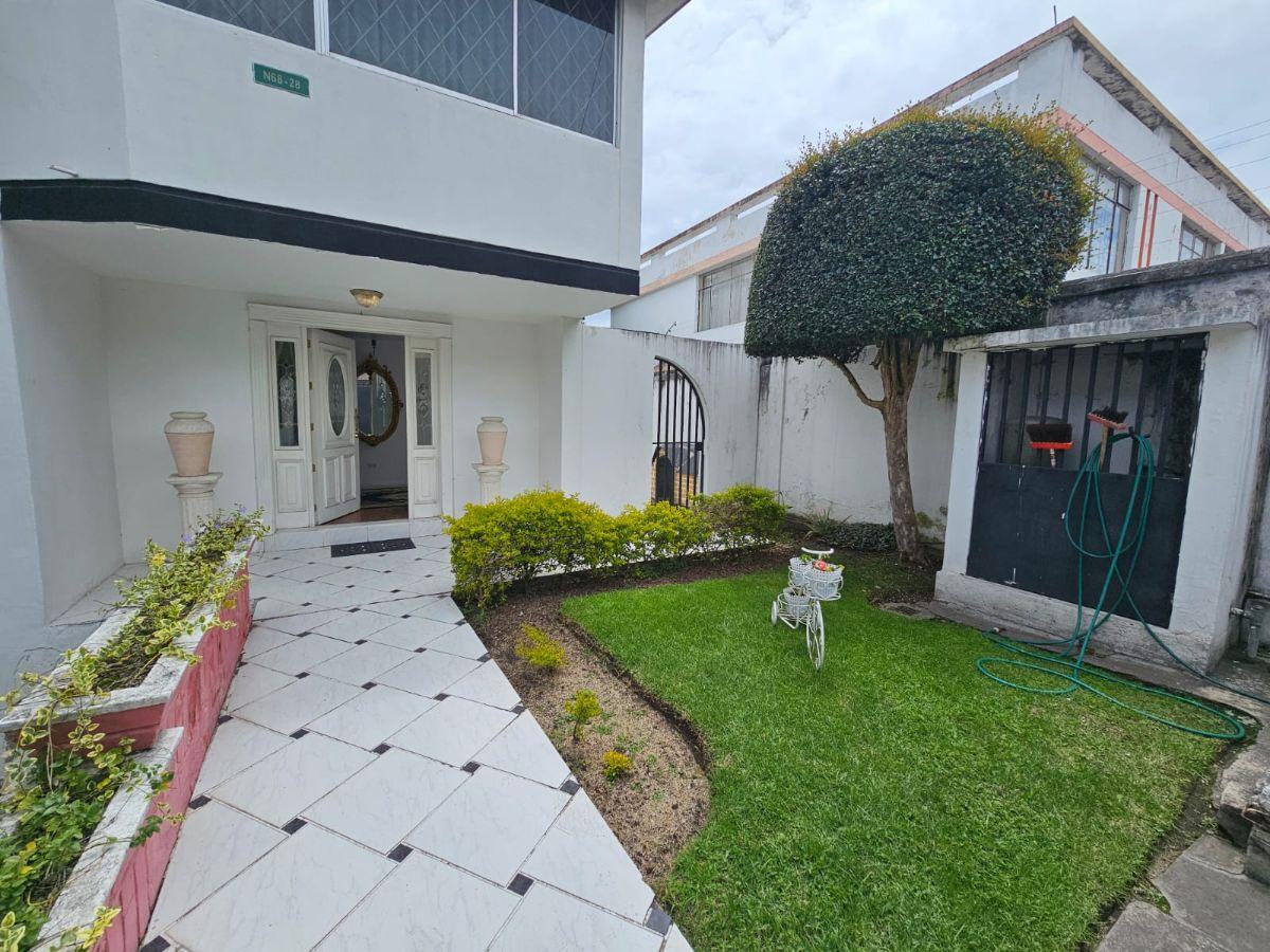 Venta Casa Cotocollao 442 m. Construcción,4 Habitaciones, 498 m. Terreno 3 Parqueaderos — imagen 9