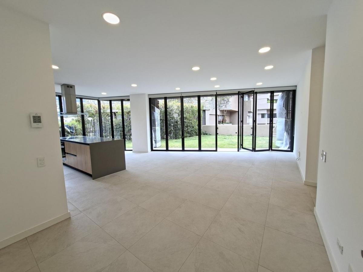 Vendo Moderno Departamento con Amplio Jardin — imagen 9