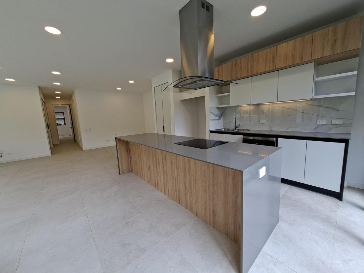 Vendo Moderno Departamento con Amplio Jardin — imagen 7
