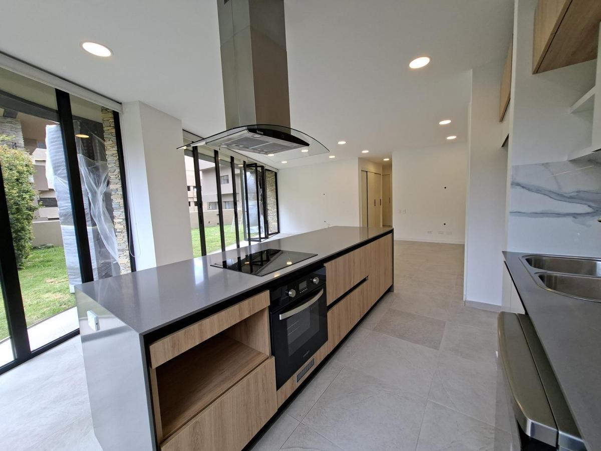 Vendo Moderno Departamento con Amplio Jardin — imagen 5