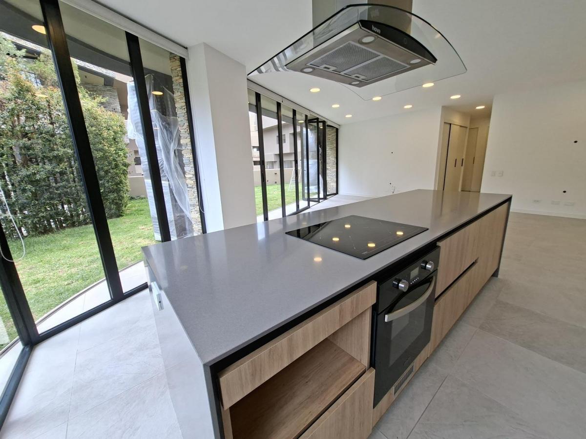 Vendo Moderno Departamento con Amplio Jardin — imagen 4
