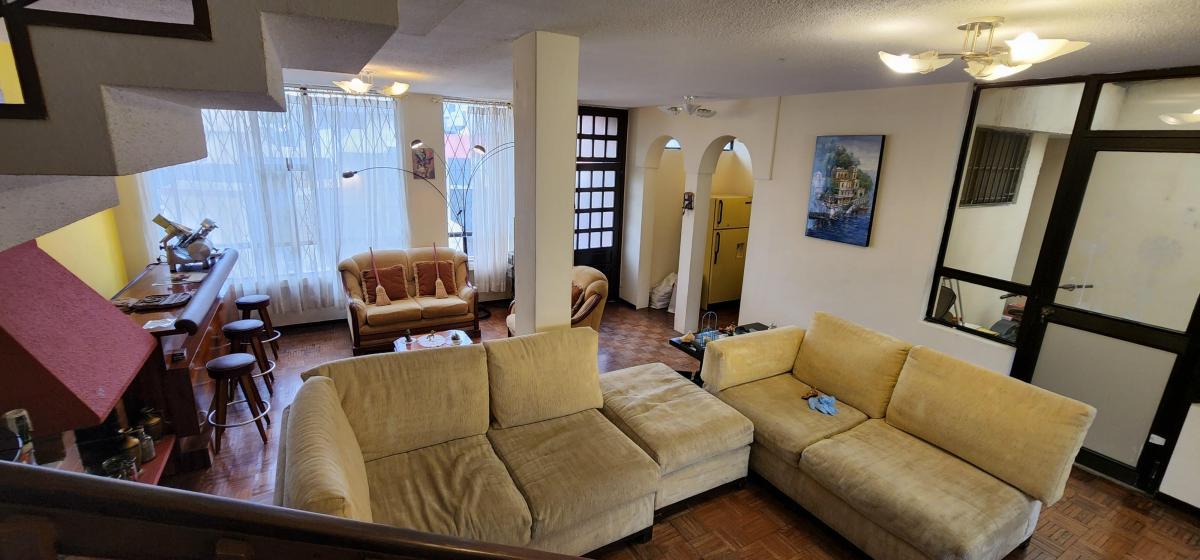 Venta Casa Centro Norte Sector El Pinar Amplia con Terreno Grande Posterior 4 Dorm. 430 Mt — imagen 7