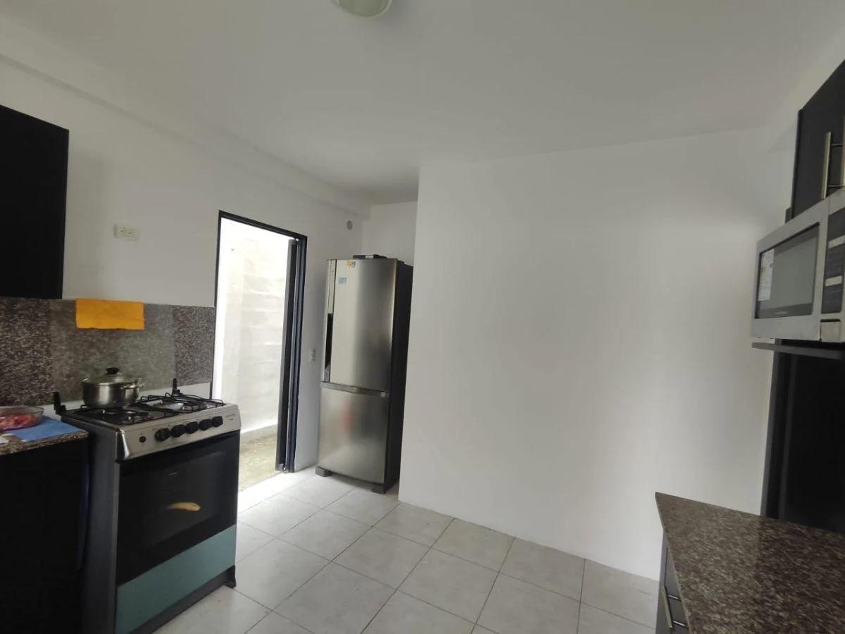 Venta Casa con 4 Habtc. en Ciudad Celeste - Y. Vásquez, Guayas — imagen 4