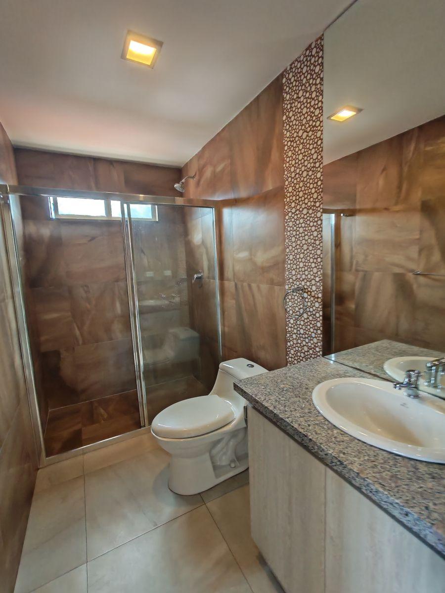Departamento Duplex a La Venta Av Primero de Mayo con Terraza, Azuay — imagen 8