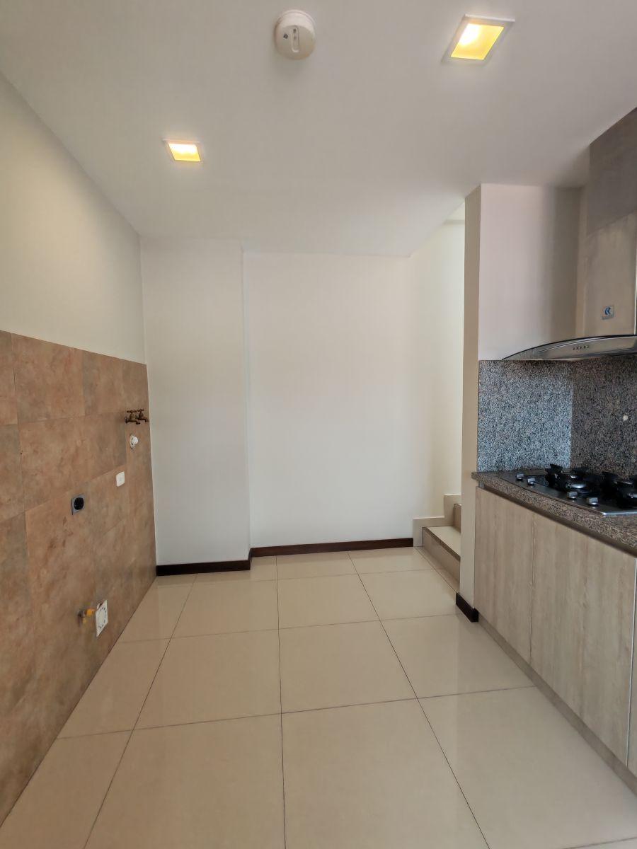 Departamento Duplex a La Venta Av Primero de Mayo con Terraza, Azuay — imagen 6