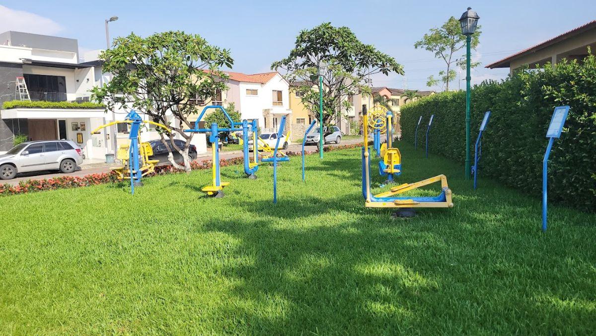 Terreno en Venta Ubicado en Urbanizacion Villa Club, Guayas — imagen 4
