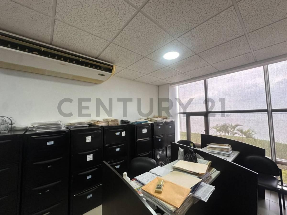Amplia Oficina de Oportunidad con Vista Al Río en Venta, Pto Santa Ana, Guayas — imagen 5
