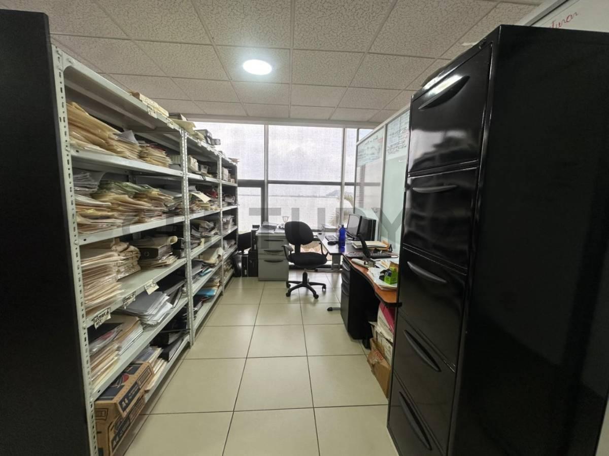 Amplia Oficina de Oportunidad con Vista Al Río en Venta, Pto Santa Ana, Guayas — imagen 4