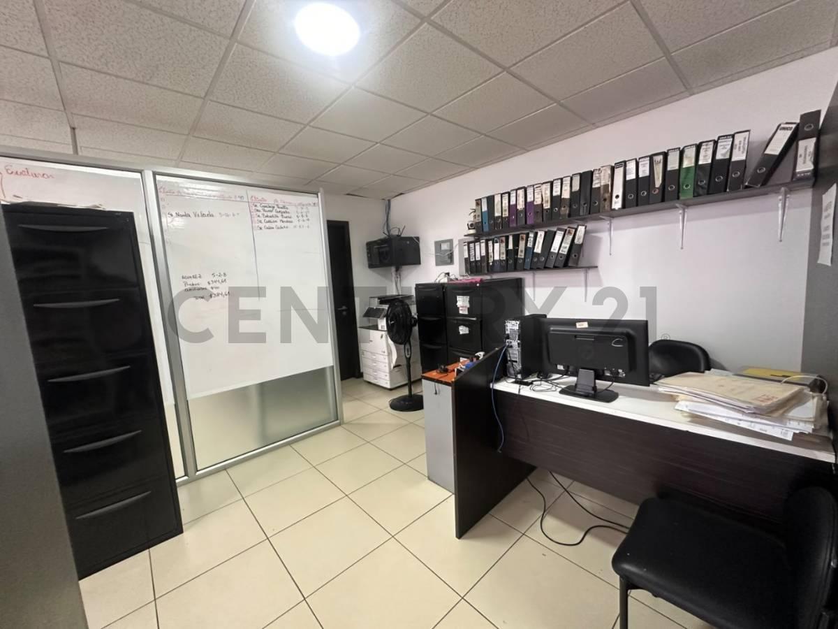 Amplia Oficina de Oportunidad con Vista Al Río en Venta, Pto Santa Ana, Guayas — imagen 3