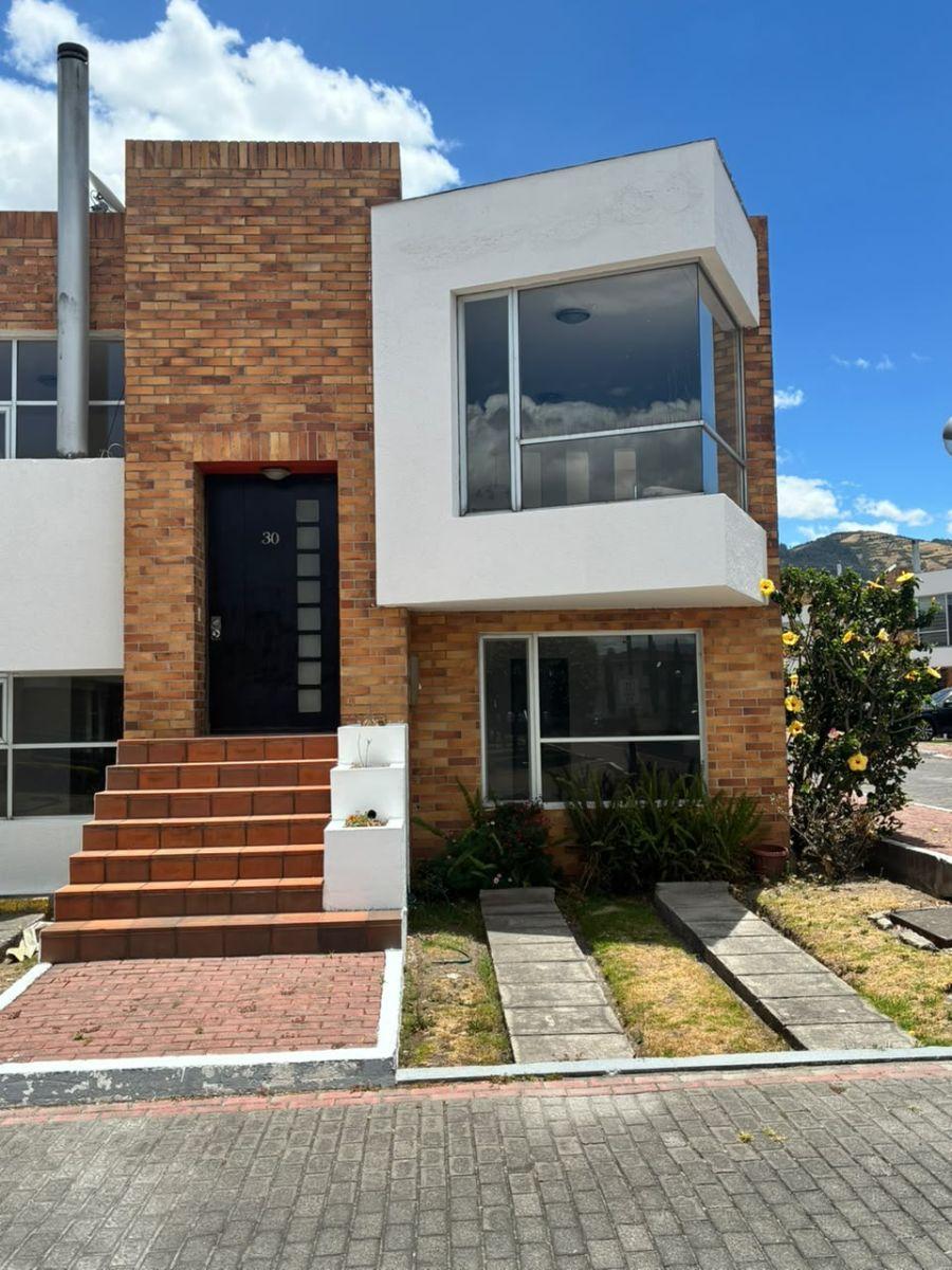 Linda Casa Esquinera de 140 m² con 4 Dorm. en Venta por El Redondel de Alangasí — imagen 5