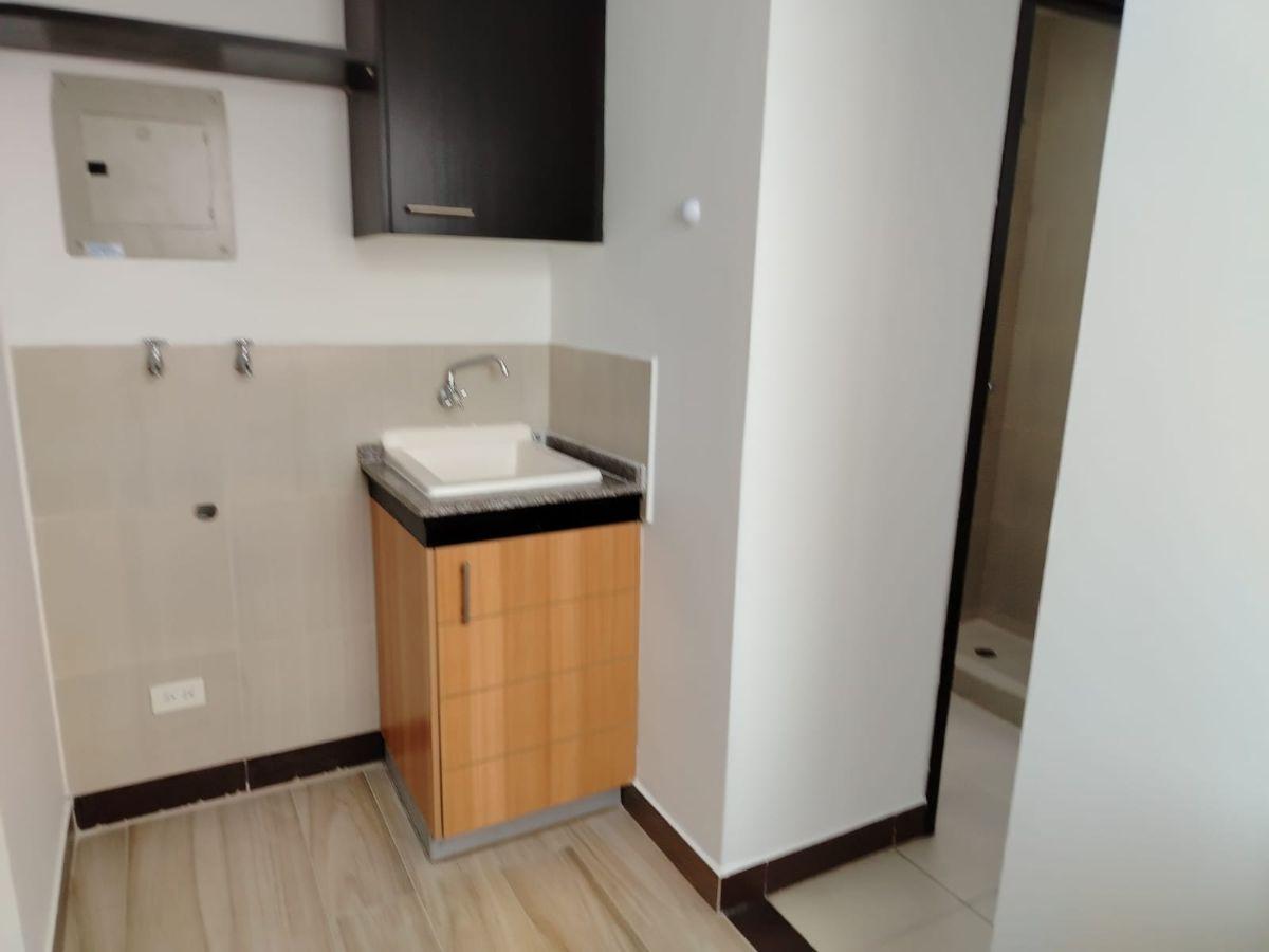 Linda Casa Esquinera de 140 m² con 4 Dorm. en Venta por El Redondel de Alangasí — imagen 3