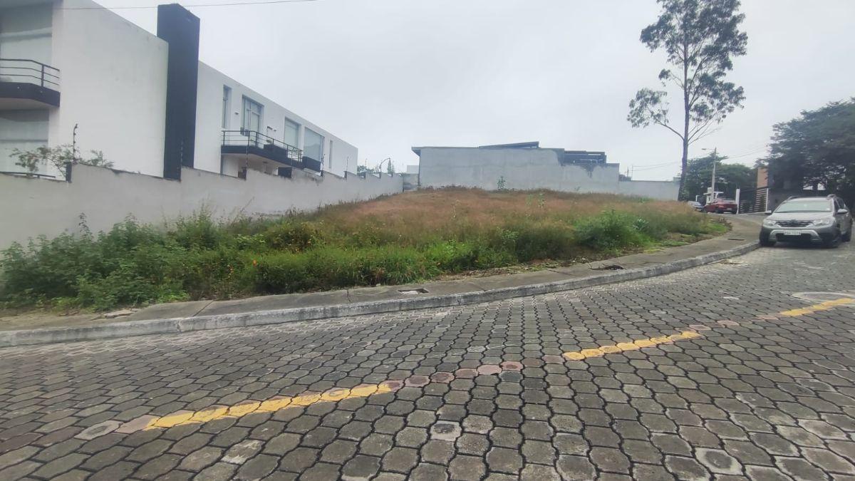 En Venta Terreno Exclusivo en Nayon, Urb Juan Montalvo — imagen 8