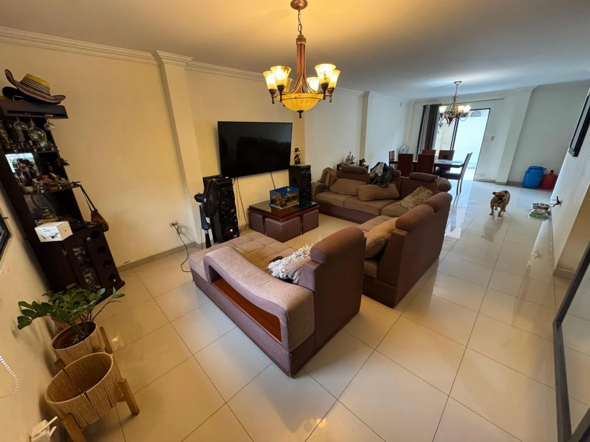 En Venta Casa de 4 Dorm. en Urb. La Romareda. Guayas — imagen 10