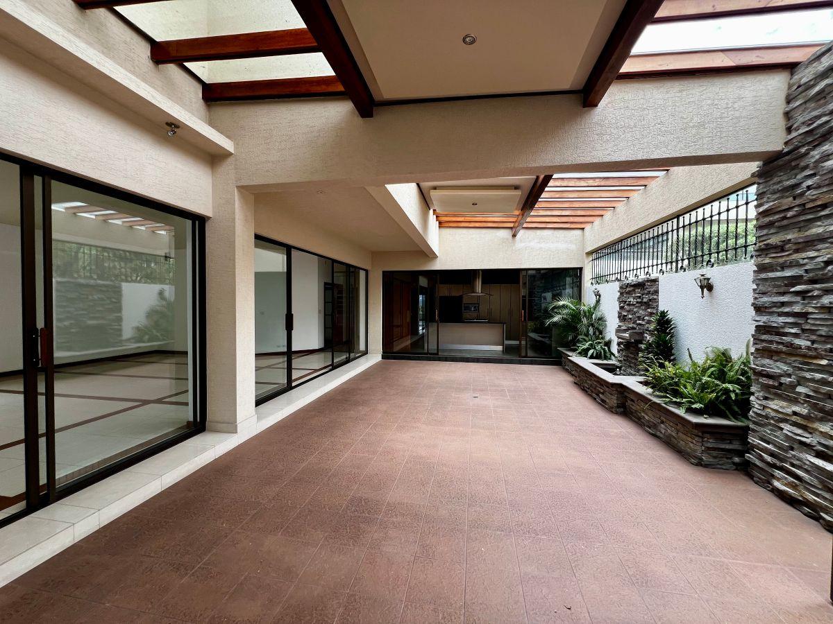 En Venta Departamento de Tres Dorm. con Terraza 318 M²– Cumbayá — imagen 9