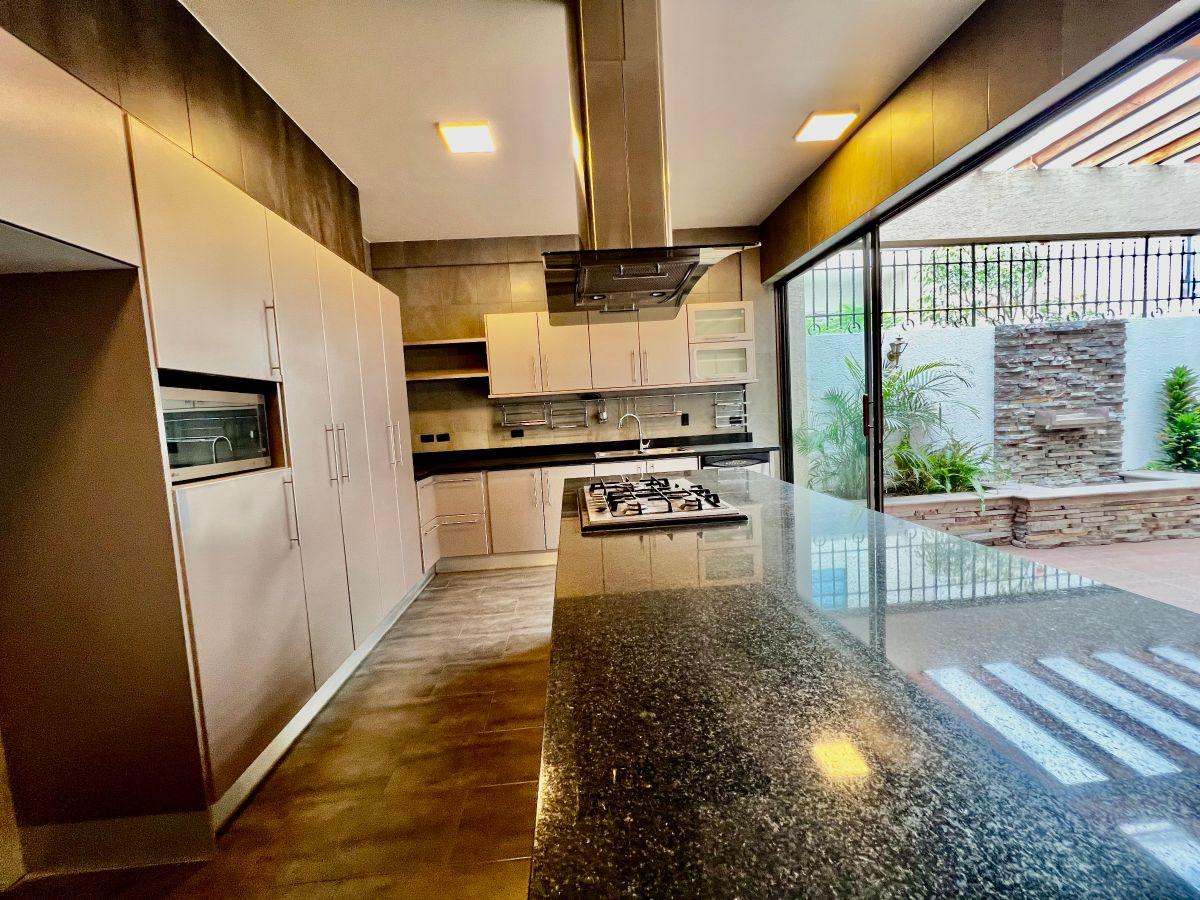 En Venta Departamento de Tres Dorm. con Terraza 318 M²– Cumbayá — imagen 7