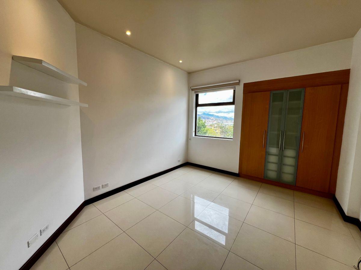 En Venta Departamento de Tres Dorm. con Terraza 318 M²– Cumbayá — imagen 5