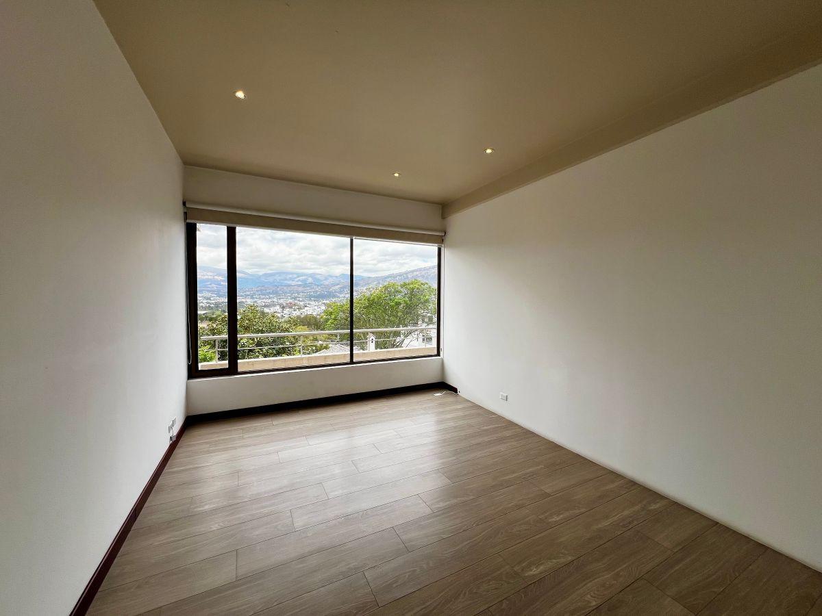 En Venta Departamento de Tres Dorm. con Terraza 318 M²– Cumbayá — imagen 4
