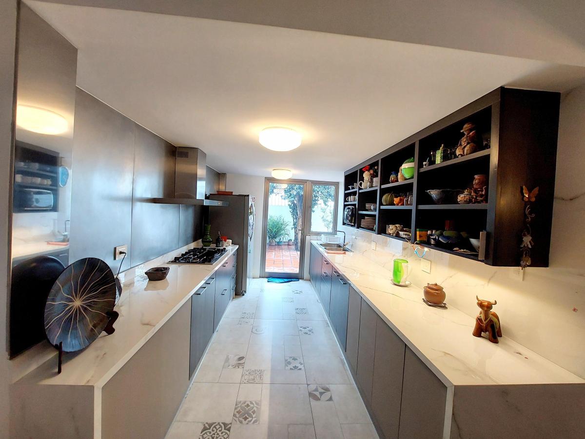 Oportunidad de Inversión – Vendo Amplia Casa Independiente con 3 Departamentos Calle Las Palmeras — imagen 6