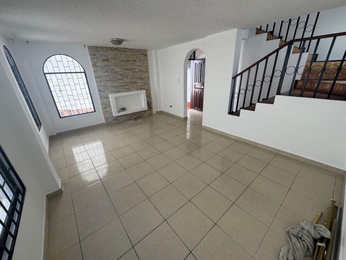 Vendo Casa con Jardin Privado Sector El Condado Conjunto Privado — imagen 8