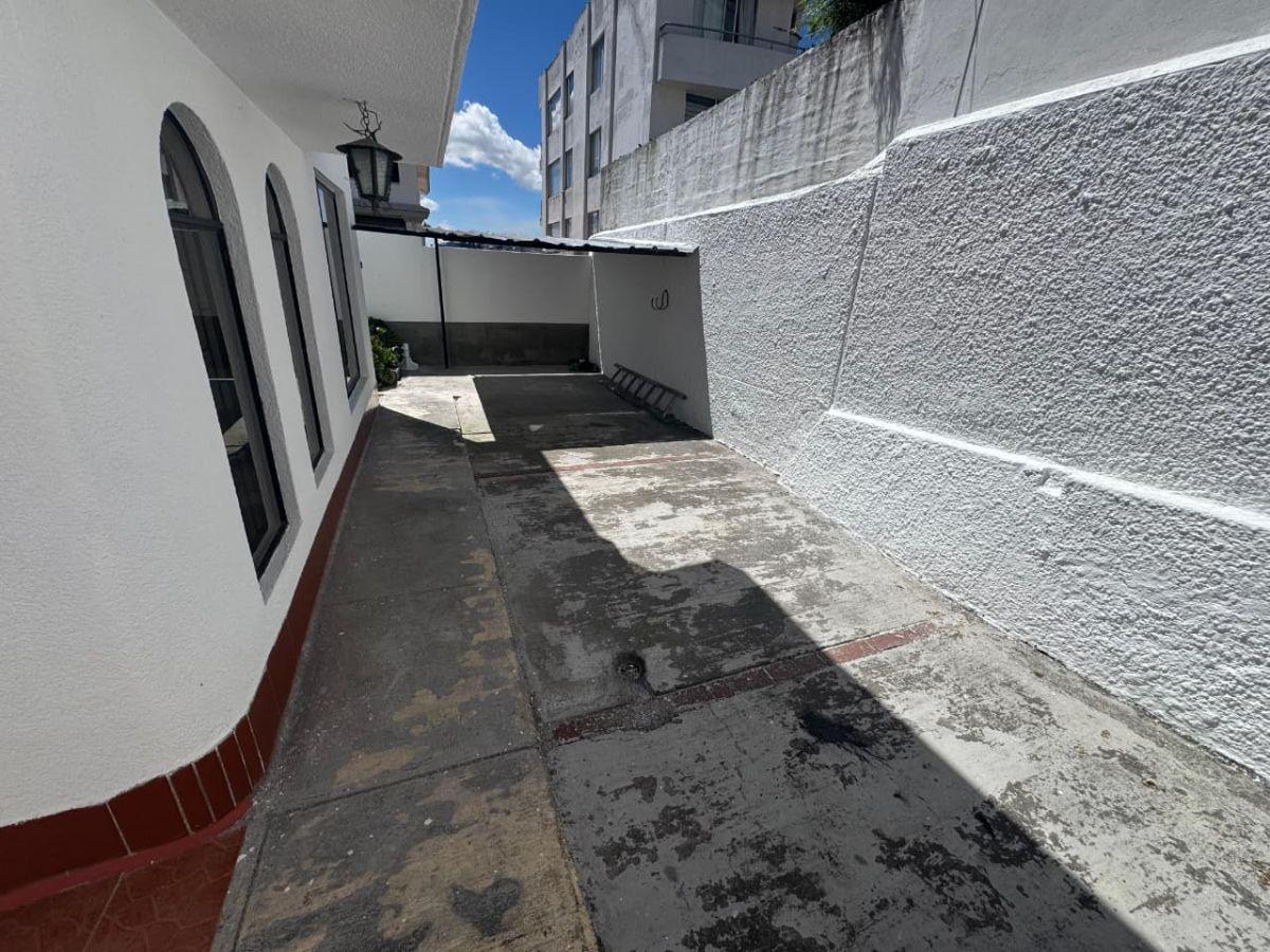 Vendo Casa con Jardin Privado Sector El Condado Conjunto Privado — imagen 4