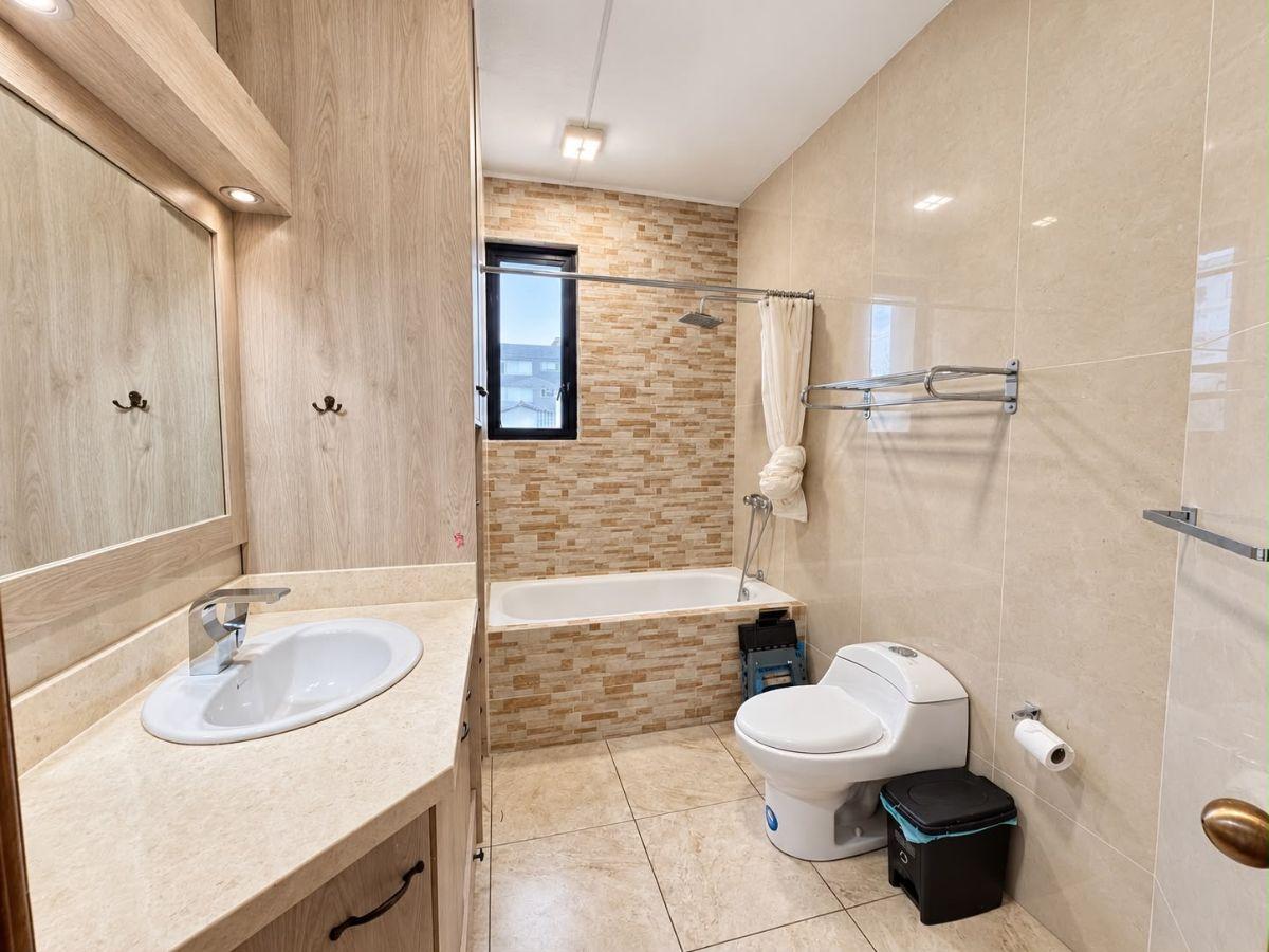 En Venta Departamento de Tres Dormitorio con Balcón 320 m² - Quito Tenis Golf Club — imagen 4