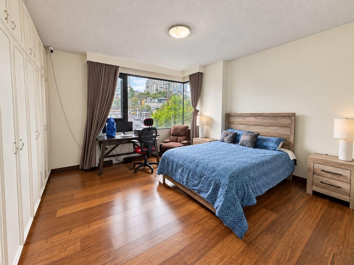 En Venta Departamento de Tres Dormitorio con Balcón 320 m² - Quito Tenis Golf Club — imagen 3