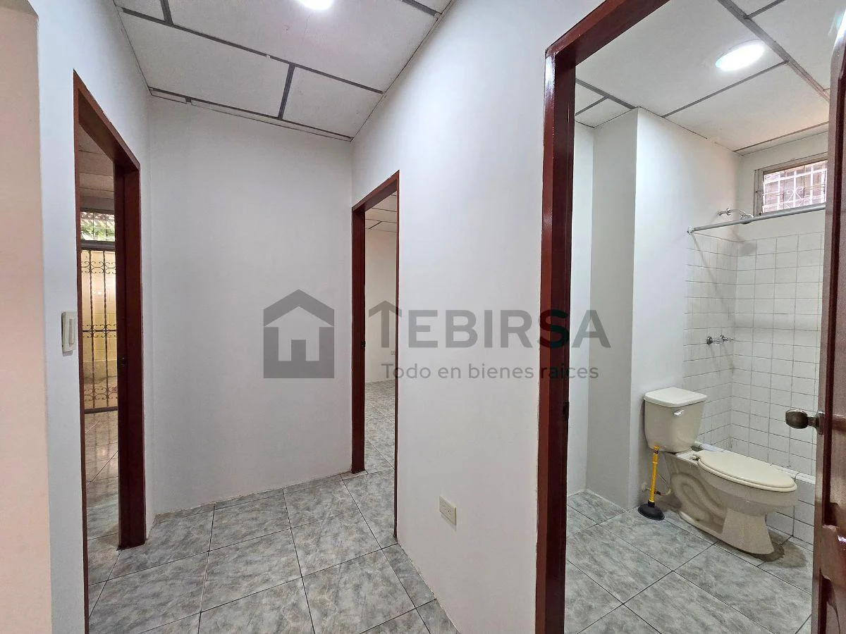 Casa en Venta de 1 Planta, 3 Dorm. y Garaje - Alborada 10 Ma Etapa, Frente a Parque Álamos Norte, Guayas — imagen 3