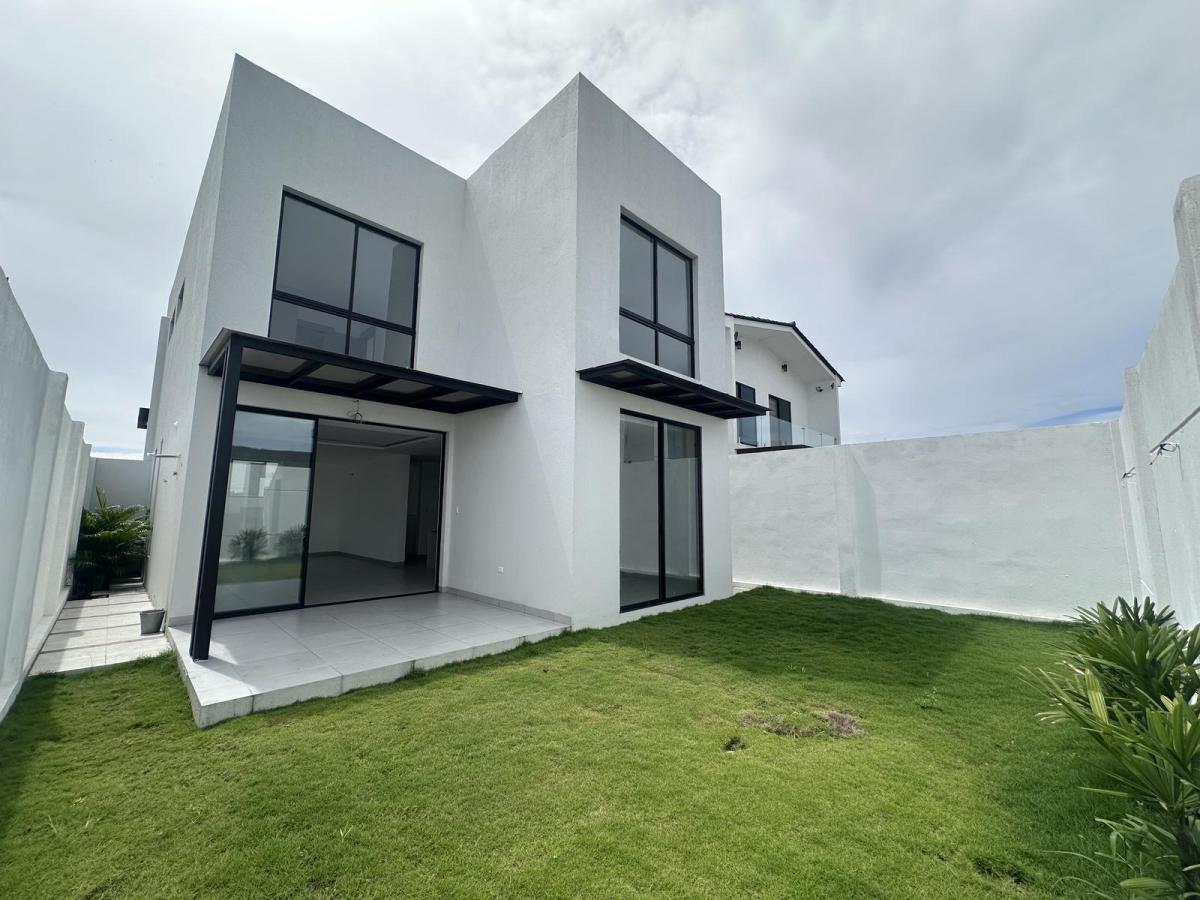 Venta de Casa en Ciudad Celeste, Isla Celeste Ad, Guayas — imagen 9