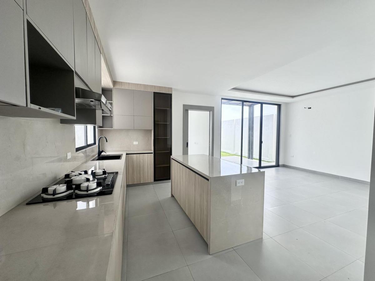 Venta de Casa en Ciudad Celeste, Isla Celeste Ad, Guayas — imagen 8