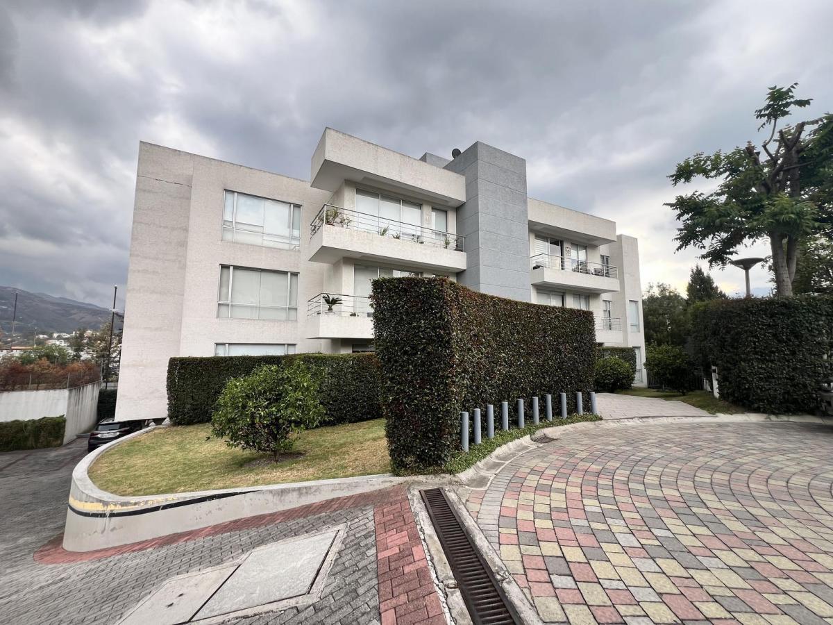 Departamento de Venta Ubicado Dentro de Urbanización Cerrada en Cumbayá, Sector Cervecería — imagen 9