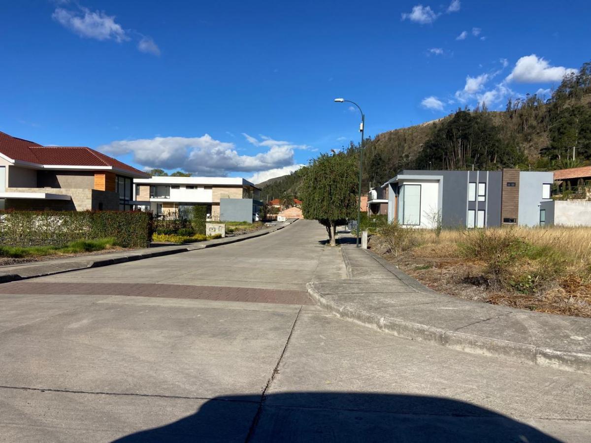 Terreno en Urbanización Privada, Challuabamba, Azuay — imagen 7