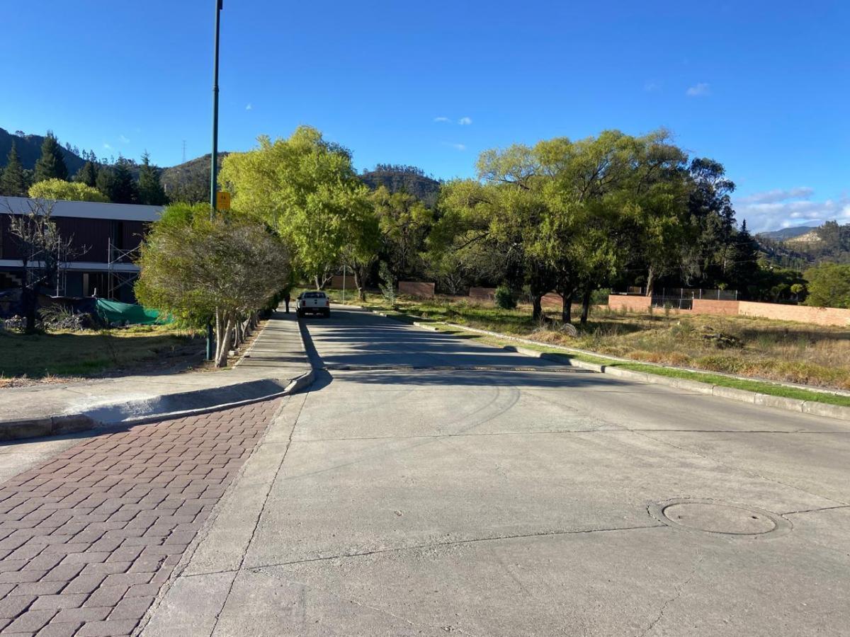 Terreno en Urbanización Privada, Challuabamba, Azuay — imagen 6