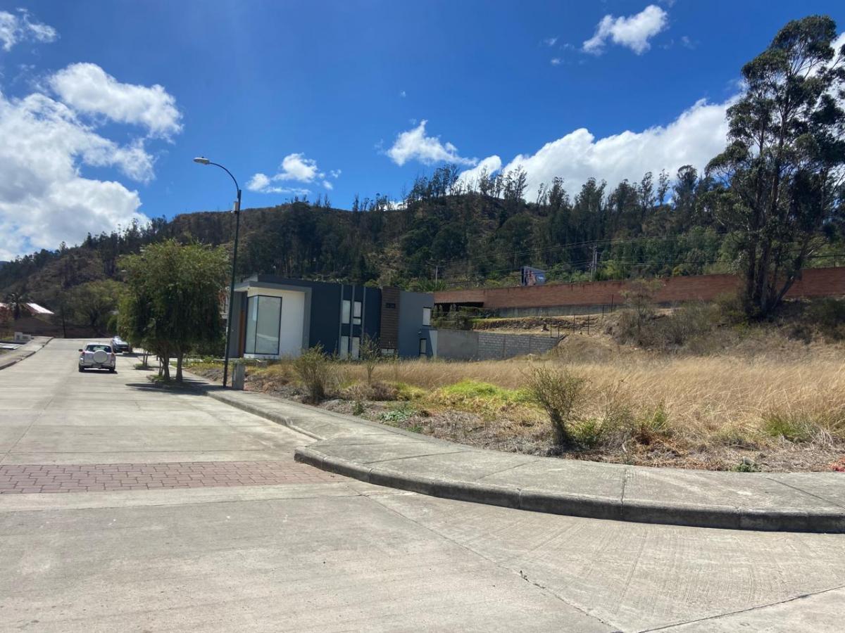 Terreno en Urbanización Privada, Challuabamba, Azuay — imagen 4