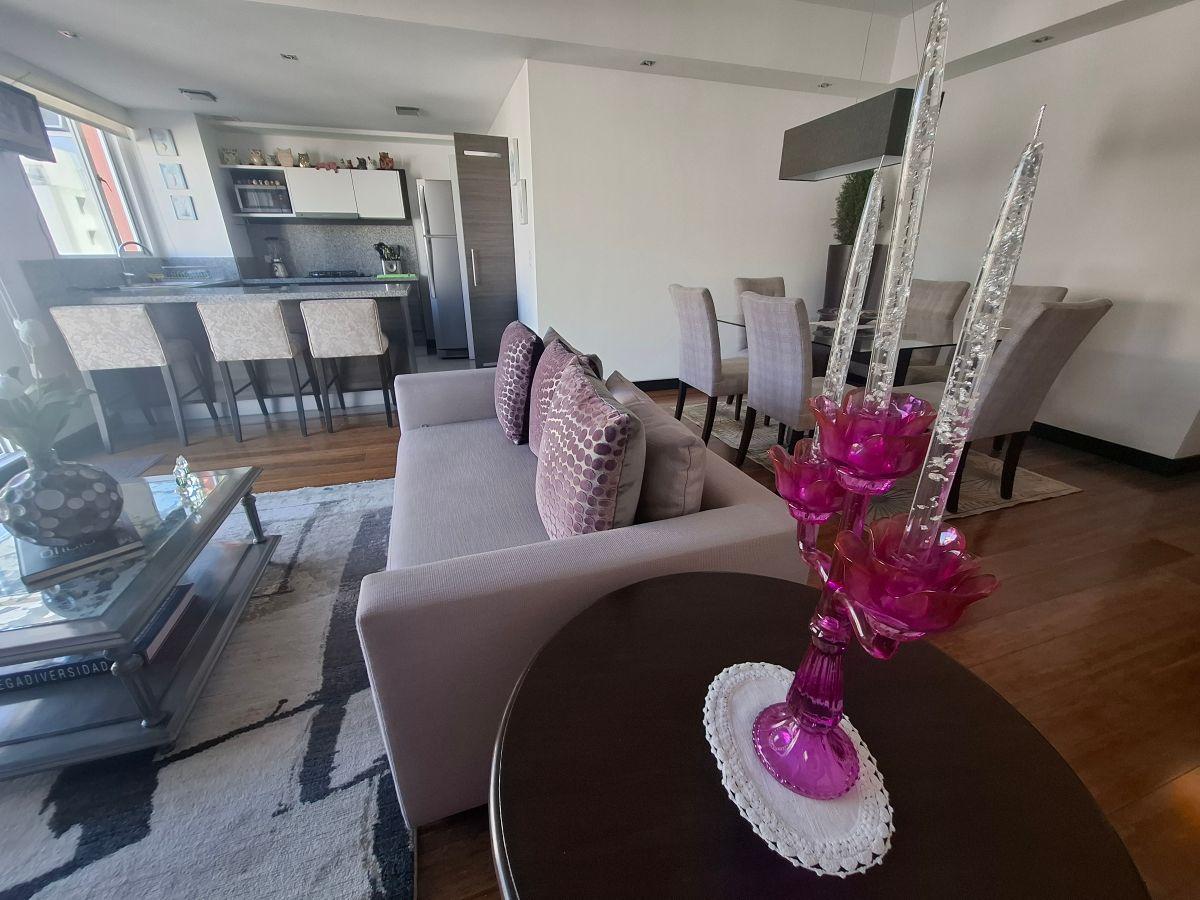 Vendo Departamento con Balcón - Sector González Suárez — imagen 4