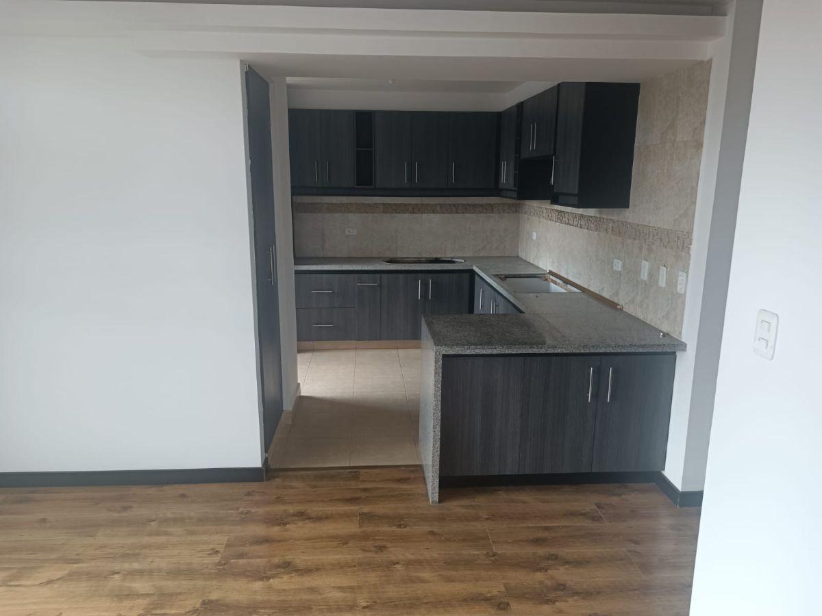 Departamento de Venta a Pasos de 6 de Diciembre Cerca Colegio de America — imagen 10