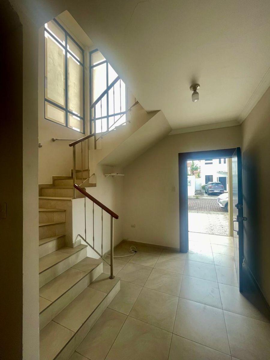 Casa en Venta Moderna y Solida en Urb. Ciudad Celeste, Propietaria Abierta a Escuchar Ofertas Serias, Guayas — imagen 5
