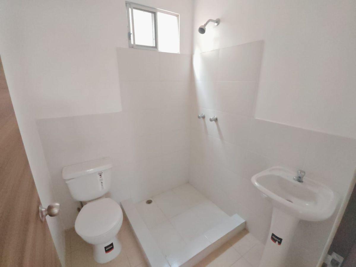 Casa Esquinera en Venta | Urbanización Bellavita, Vía a La Costa | 3 Dorm. (Wm), Guayas — imagen 3
