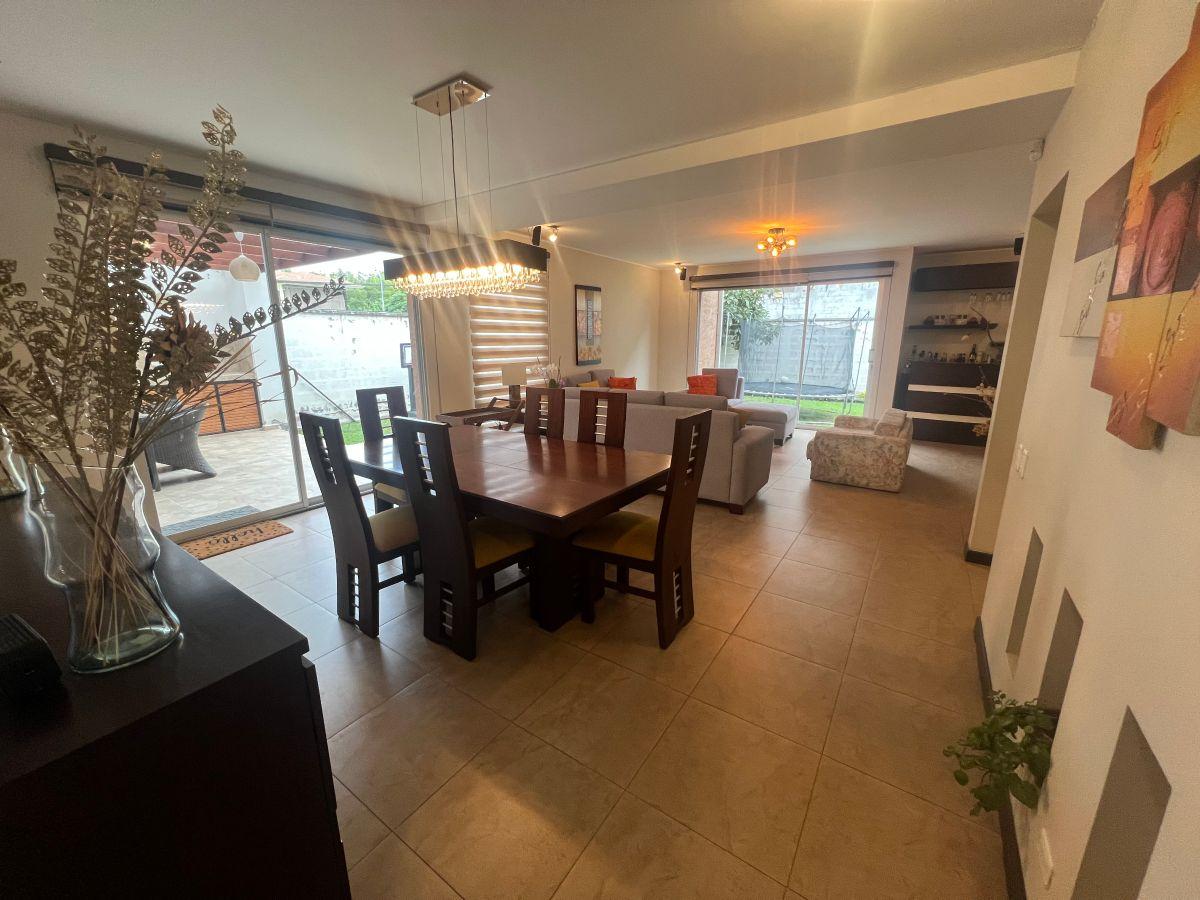 Venta, Amplia Casa con Jardín en Tumbaco con Excelente Ubicación — imagen 7