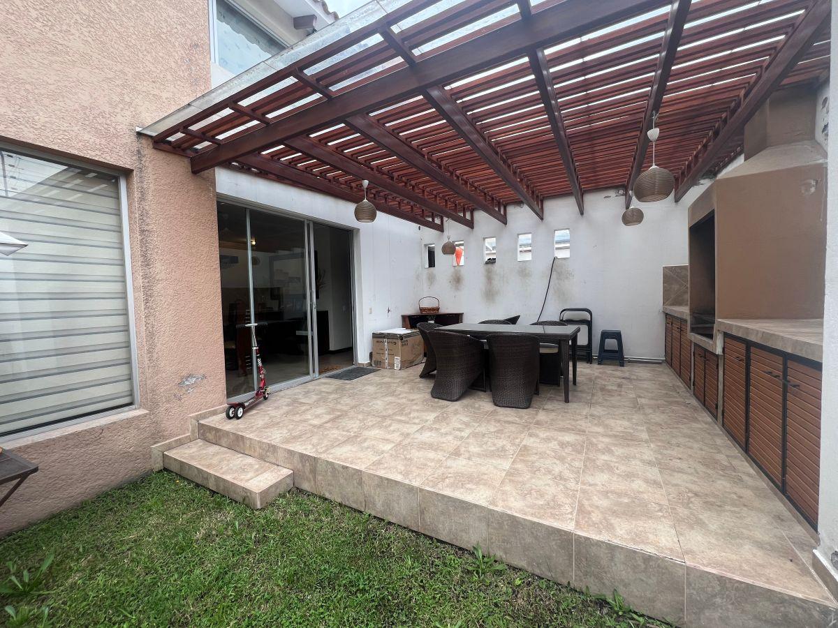Venta, Amplia Casa con Jardín en Tumbaco con Excelente Ubicación — imagen 4